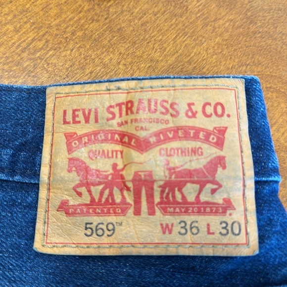 Like New!! Men’s Levi’s 569 jeans! Size W36 L30 - Picture 3 of 3